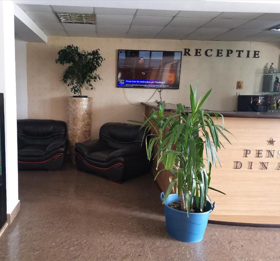 Hotel Dinastia Piteşti Exterior foto