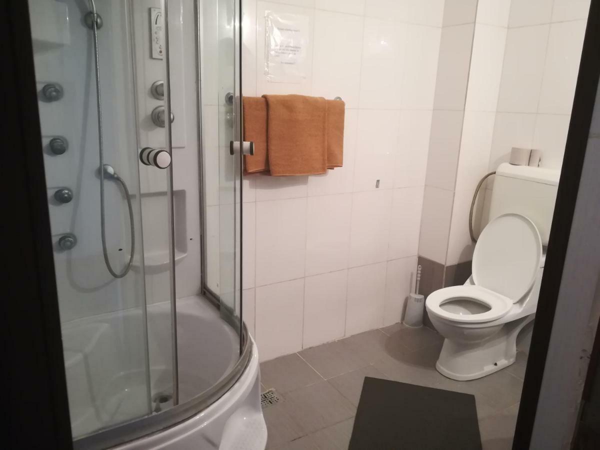 Hotel Dinastia Piteşti Exterior foto